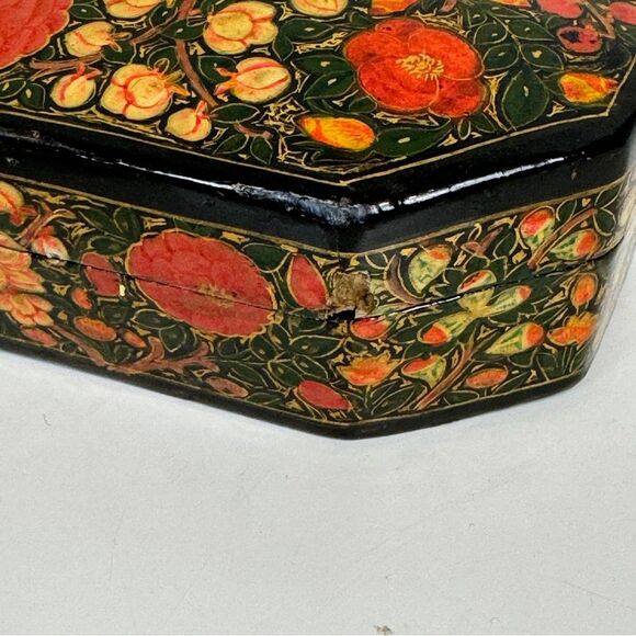 Vintage Hand-Painted Paper Mache Floral Trinket Box - Picture 5 of 9